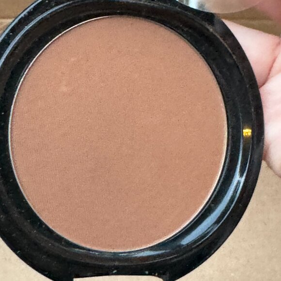 OSP Cosmetics Photochromatic Pressed Powder in Coffeehouse - Picture 11 of 11